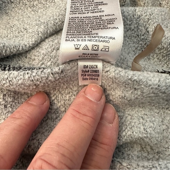 Tommy Bahama pullover shirt - Picture 11 of 11